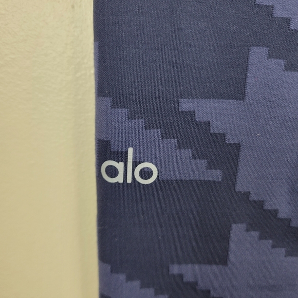 Alo Houndstooth Leggings - Picture 7 of 7